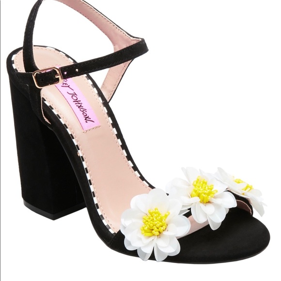 betsey johnson beauty in bloom block heel